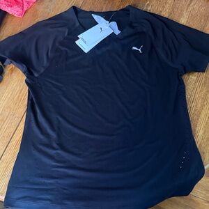 Puma Women’s Black cloudspun short sleeve tee
